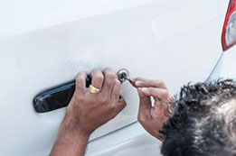 Car locksmith unlock car door